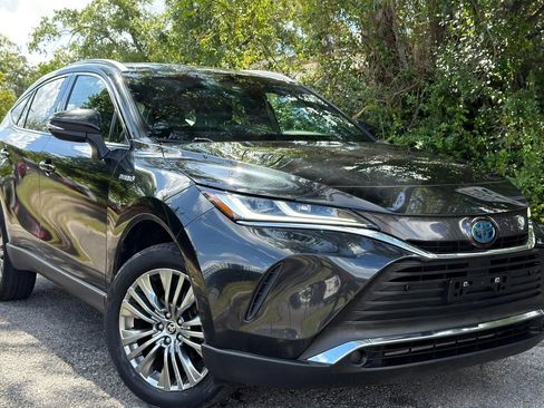 Used 2021 Toyota Venza XLE w/ Softex Package AWD/4WD image 3