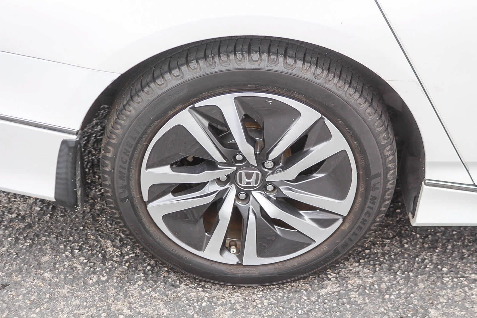Used 2019 Honda Accord Touring image 11
