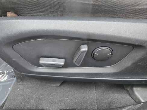 Used 2020 Ford Explorer XLT RWD image 13