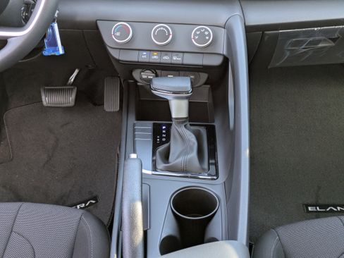 New 2026 Hyundai Elantra SE image 18