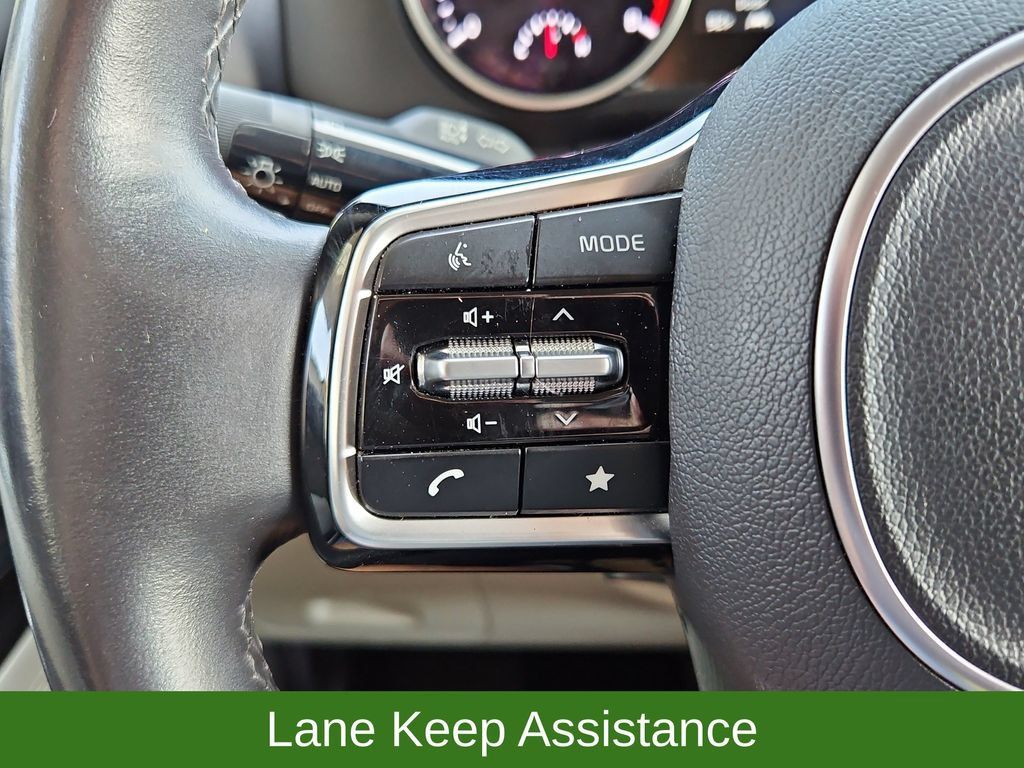 Used 2024 Kia Carnival LX FWD image 11