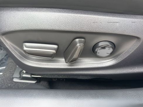 Used 2025 Toyota Prius XLE image 10