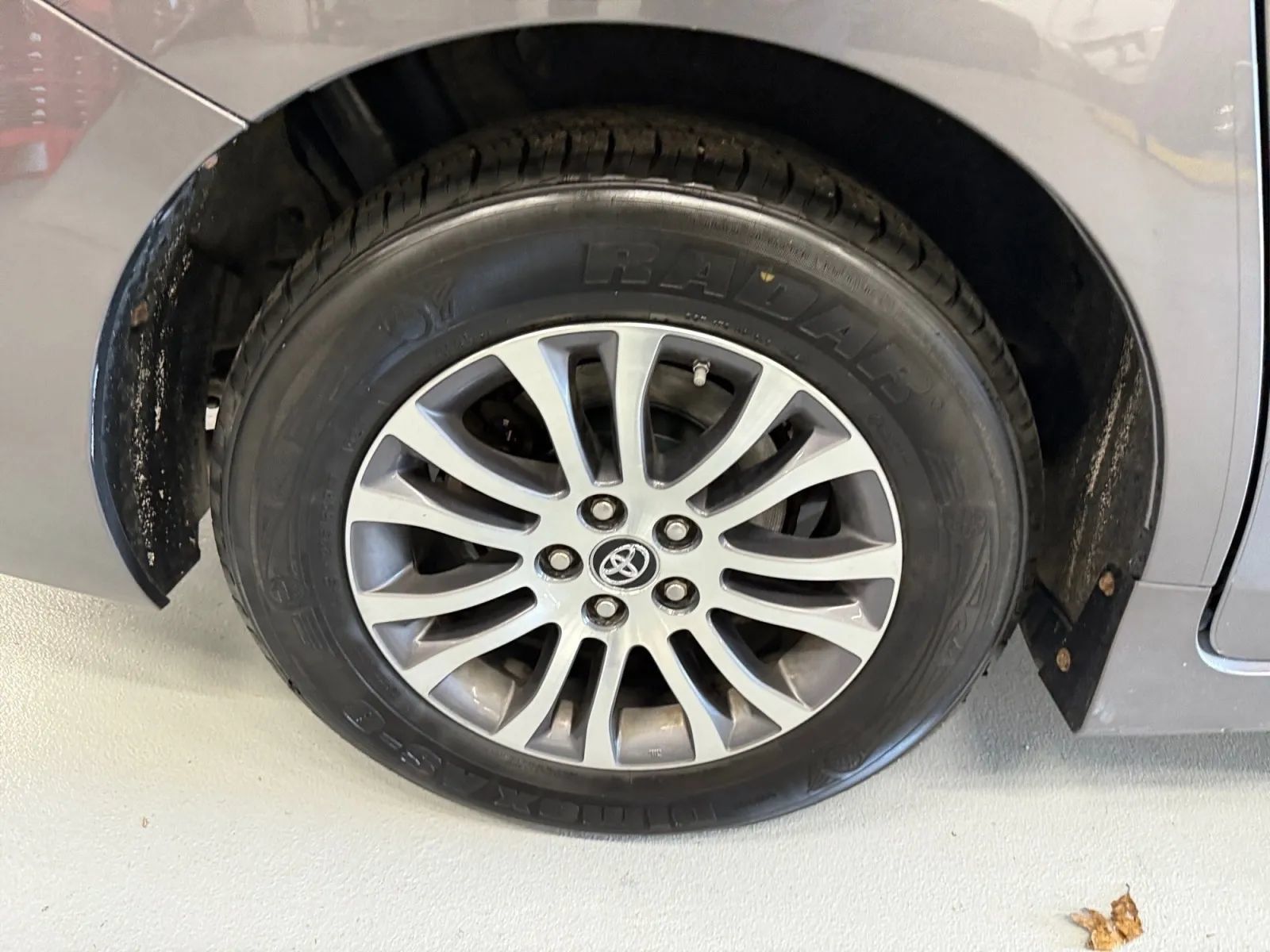 Used 2019 Toyota Sienna XLE FWD image 35