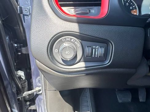 Used 2023 Jeep Renegade Trailhawk AWD/4WD image 21