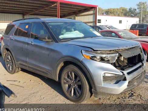 Used 2021 Ford Explorer XLT w/ Equipment Group 202A AWD/4WD image 52