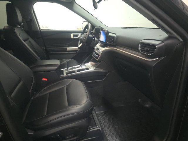 Used 2024 Ford Explorer XLT w/ Equipment Group 202A AWD/4WD image 4