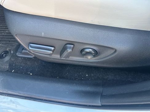 Used 2025 Toyota RAV4 XLE Premium image 18