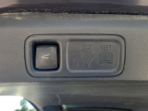 Used 2024 Ford Expedition XLT image 9