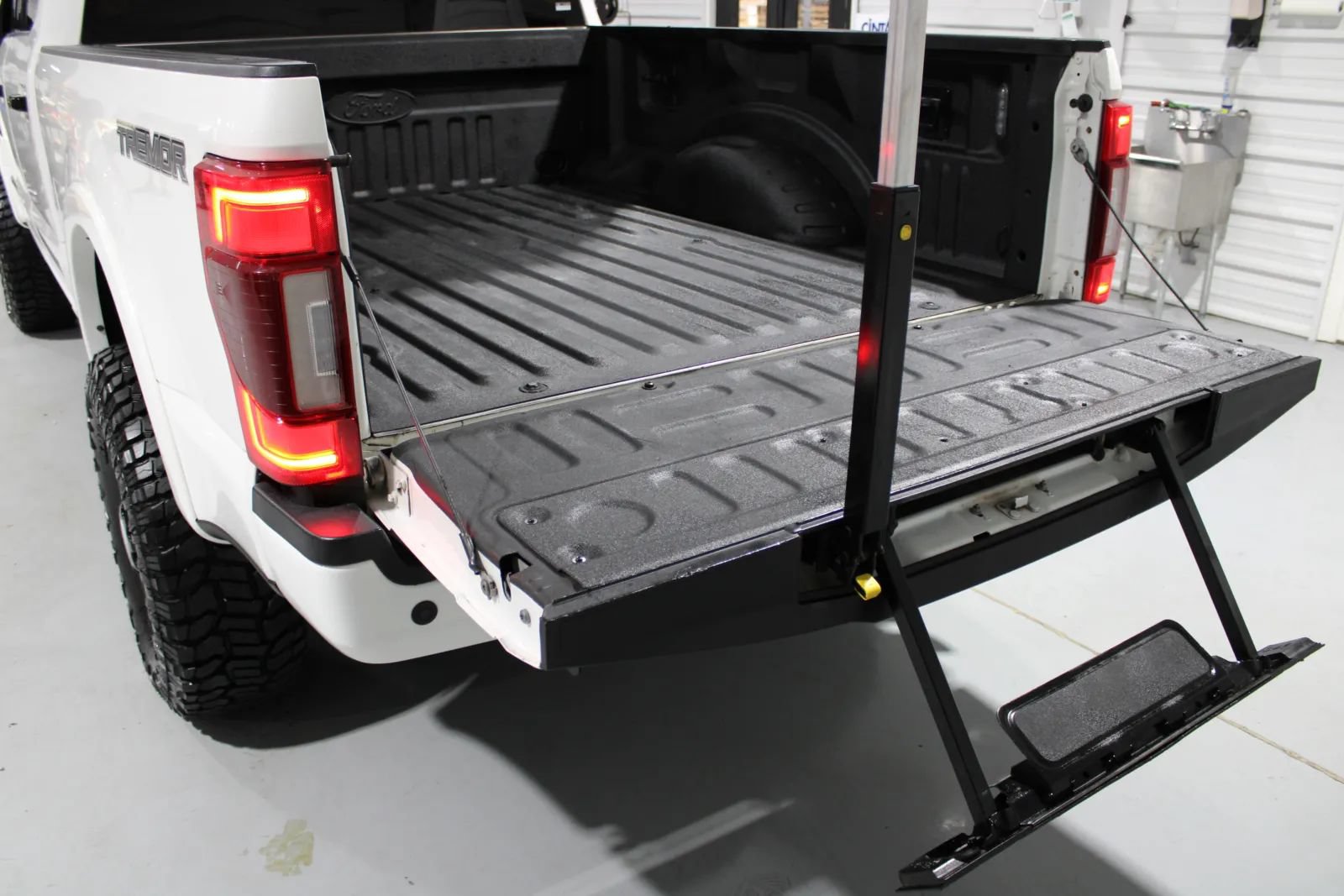 Used 2022 Ford F250 Lariat w/ Tremor Off-Road Package AWD/4WD image 34