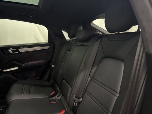 Used 2023 Porsche Cayenne Turbo image 19