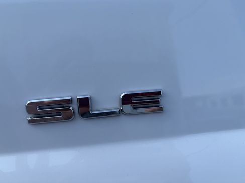 Used 2017 GMC Yukon SLE w/ Convenience Package AWD/4WD image 10