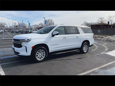 Used 2023 Chevrolet Suburban LS image 4