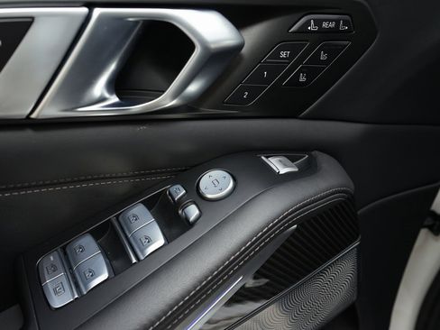 Used 2023 BMW X7 M60i image 28