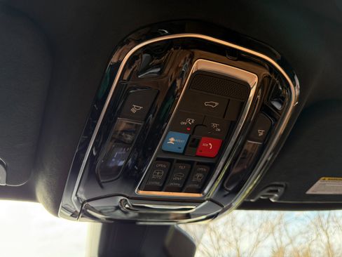 Used 2022 Jeep Grand Wagoneer Series III w/ Rear Seat Video Group 1 image 53