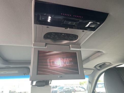 Used 2015 GMC Yukon Denali w/ Premium Package AWD/4WD image 32
