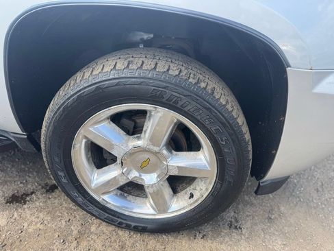 Used 2013 Chevrolet Avalanche LTZ AWD/4WD image 40