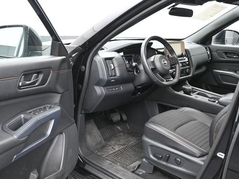 Used 2025 Nissan Pathfinder Rock Creek image 10