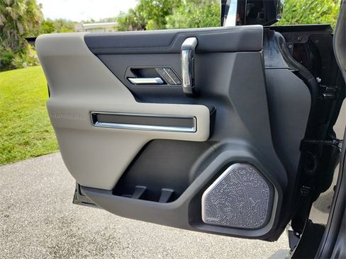 New 2026 GMC Hummer EV 2X image 18