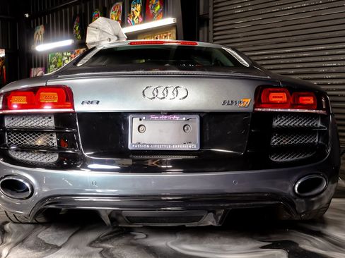 Used 2011 Audi R8 V10 image 8