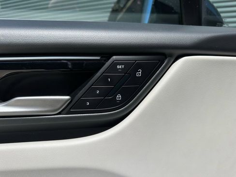 Used 2026 Porsche Macan 4 Electric image 20