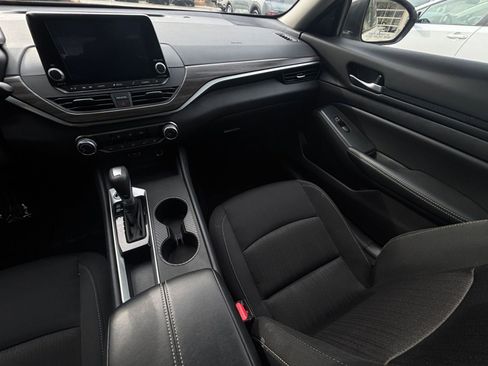Used 2025 Nissan Altima 2.5 SV image 39