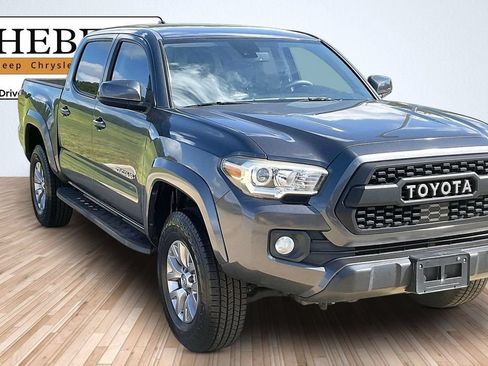Used 2018 Toyota Tacoma SR5 RWD image 2