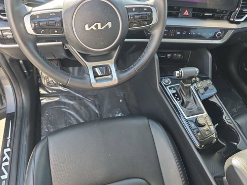 Used 2024 Kia Sportage EX FWD image 11
