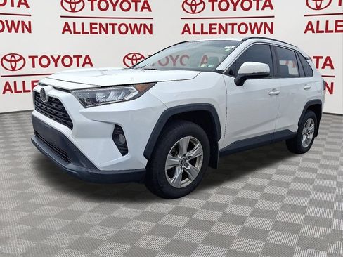 Used 2019 Toyota RAV4 XLE w/ Carpet Mat Package AWD/4WD image 3