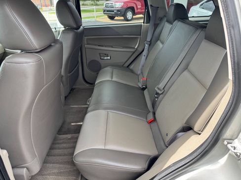 Used 2009 Jeep Grand Cherokee Laredo AWD/4WD image 18