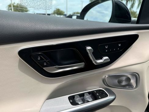 Used 2025 Mercedes-Benz GLC 300 image 18