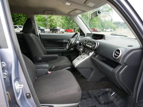 Used 2009 Scion xB FWD image 8