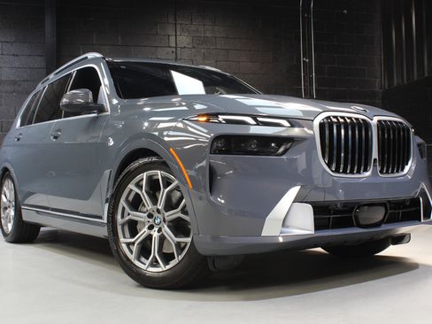 Used 2024 BMW X7 xDrive40i w/ Climate Comfort Package image 6