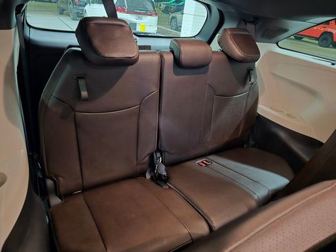 Used 2024 Toyota Sienna Platinum FWD image 44