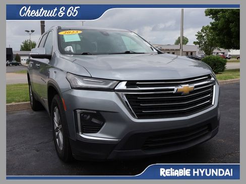 Used 2023 Chevrolet Traverse LT FWD image 1