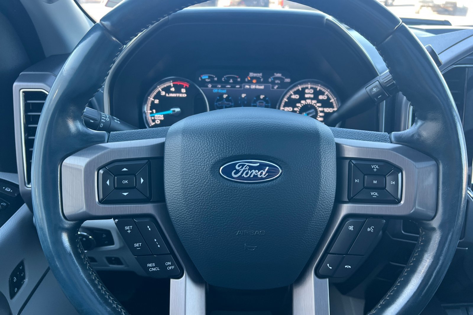 Used 2022 Ford F350 Limited AWD/4WD image 24