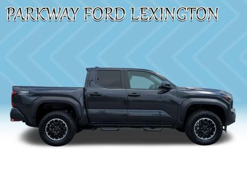 Used 2025 Toyota Tacoma TRD Off-Road AWD/4WD image 4