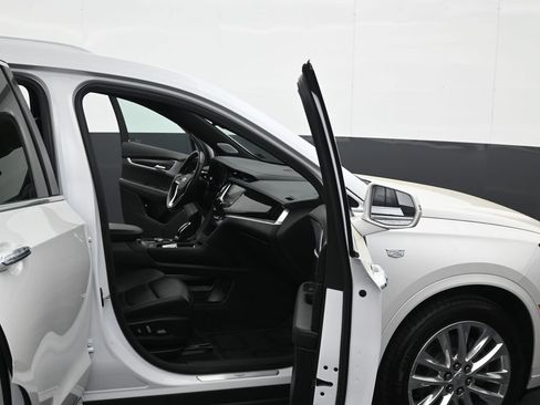 Used 2020 Cadillac XT6 Premium Luxury AWD/4WD image 9