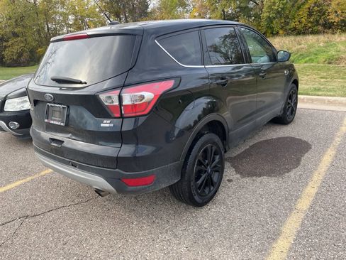 Used 2017 Ford Escape SE image 14