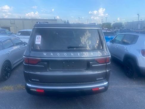 Used 2022 Jeep Wagoneer Series II AWD/4WD image 4