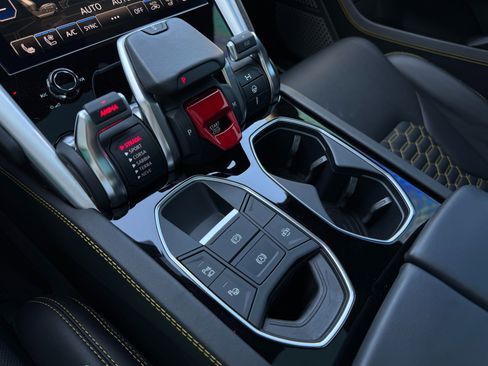 Used 2021 Lamborghini Urus image 62