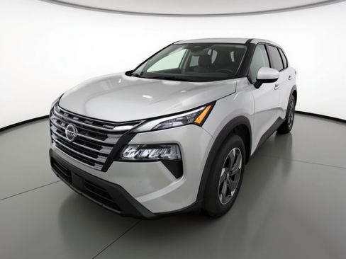 Used 2025 Nissan Rogue SV image 3