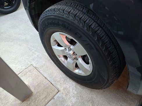 Used 2012 Nissan Frontier SV image 9