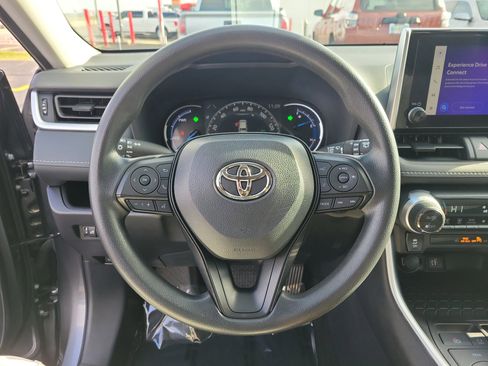 Used 2025 Toyota RAV4 XLE image 21