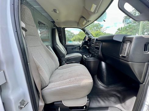 Used 2017 GMC Savana 2500 image 18