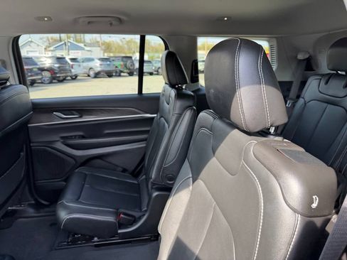 Used 2023 Jeep Grand Cherokee L Limited AWD/4WD image 10