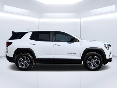 Used 2026 GMC Terrain Elevation FWD image 2