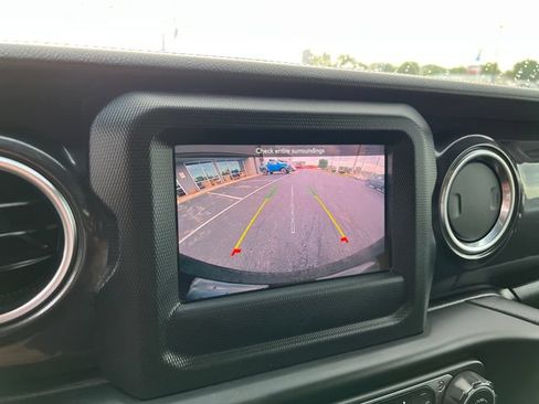 Used 2021 Jeep Wrangler Unlimited Sahara AWD/4WD image 19