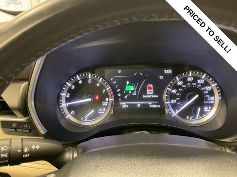 Used 2022 Toyota Highlander XLE image 2