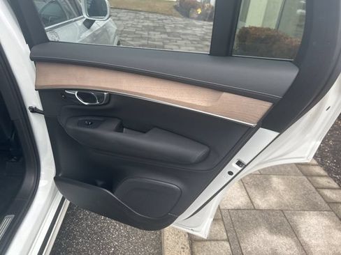 Used 2025 Volvo XC90 B6 Plus AWD/4WD image 13
