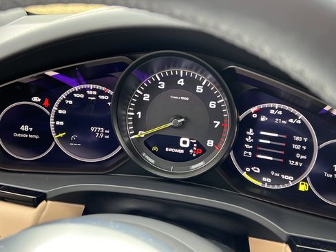 Certified 2023 Porsche Cayenne Platinum Edition image 25